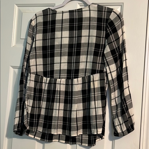 Black and white Old Navy blouse - Picture 3 of 3